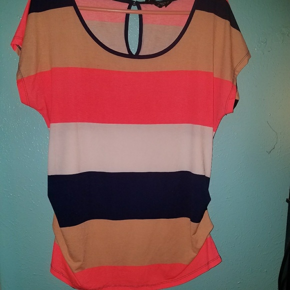 Short sleeved tee - Picture 2 of 3